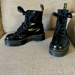 Dr. Martens size 10 women’s lightly worn great condition.